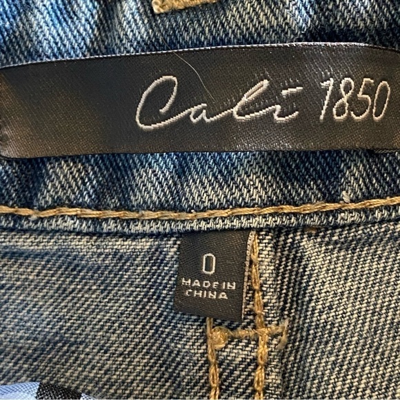 CABI Jean Shorts: High Rise Shorties w/ Black & White Checkered Inner Pockets, 0 - Picture 4 of 12